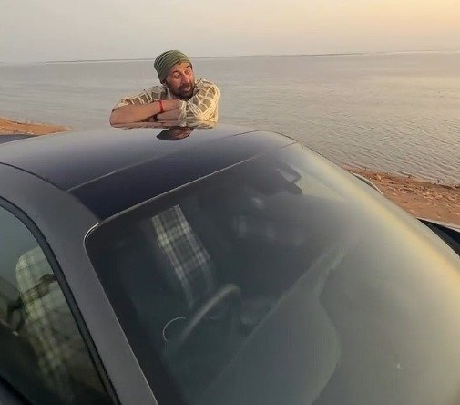 Sunny Deol soaks in serenity on ‘road to heaven’ in Kutch