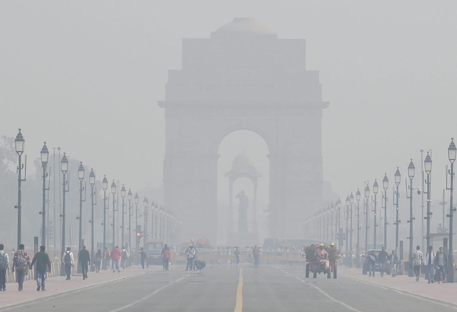 AQI spikes to 294 as Delhi's air quality deteriorates; mainly clear skies forecast