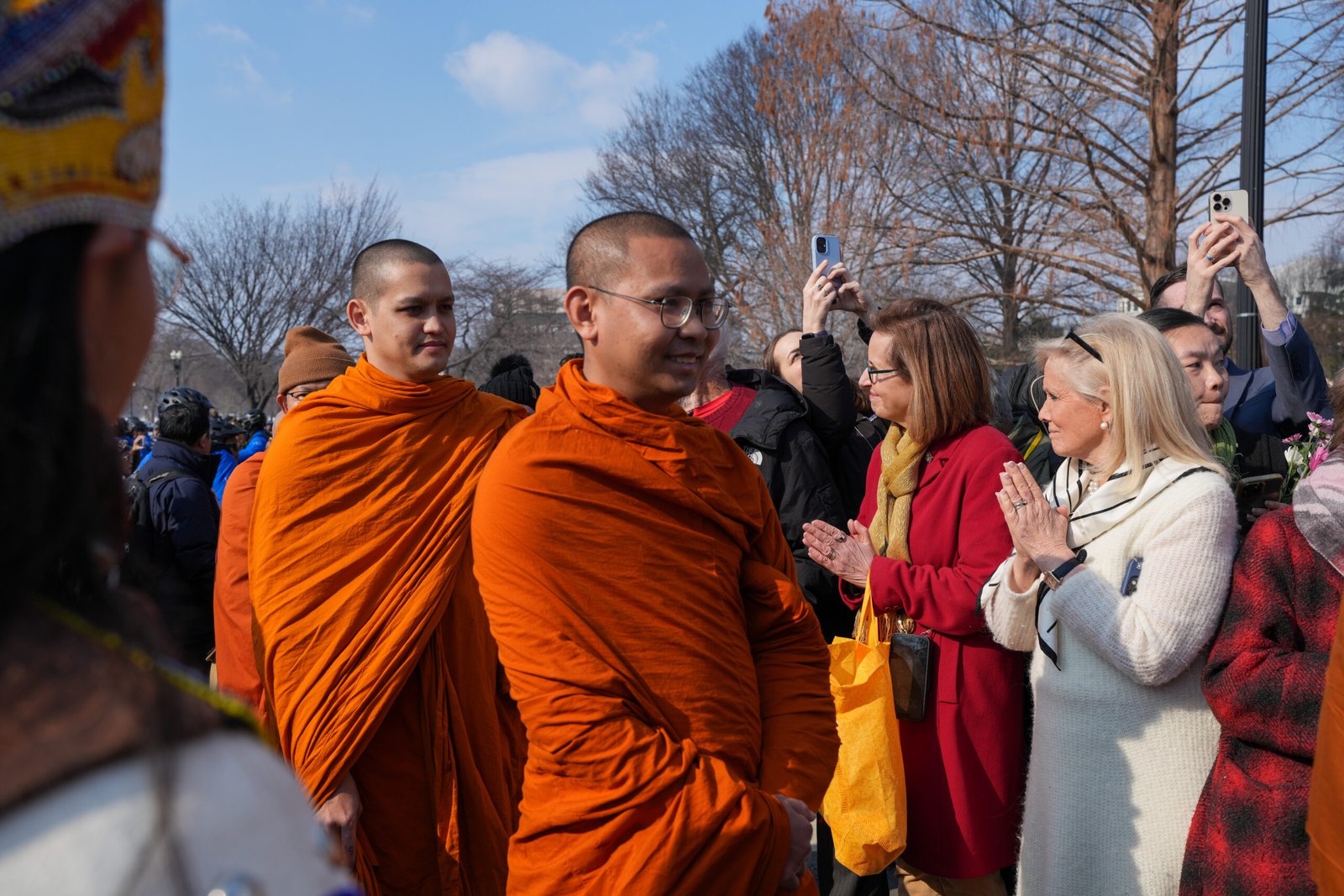 Buddhist monks end 2,300-mile peace walk in Washington