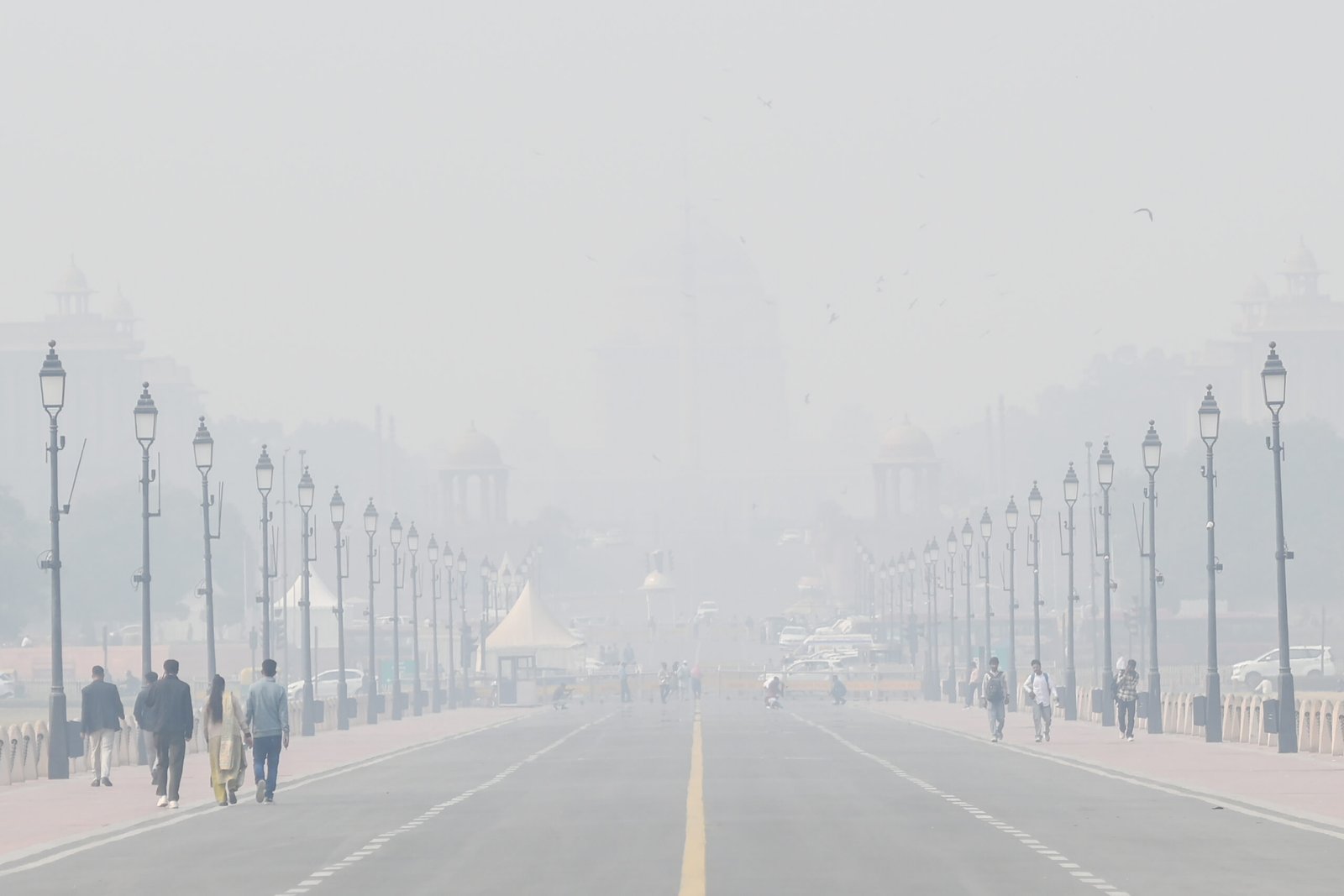 Air quality in Delhi remains in poor category with AQI at 209